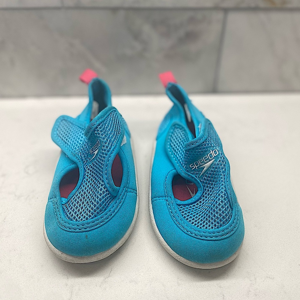 Speedo toddler girl water shoes size 5/6